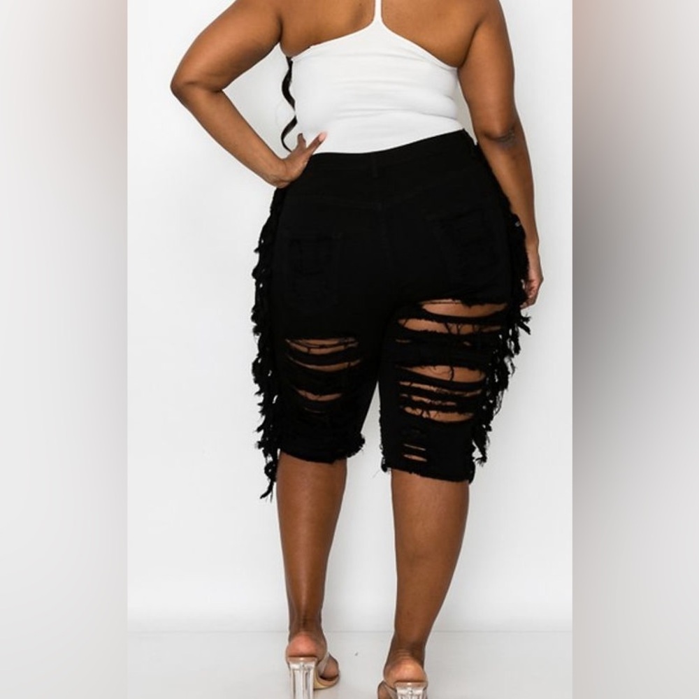 Plus Size Extra Ripped Fringe Bermuda shorts - Picture 3 of 3
